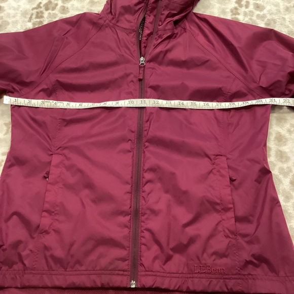 L.L. Bean Women’s Plum Hooded Full Zip Raincoat, Size Small Petite - Picture 13 of 16